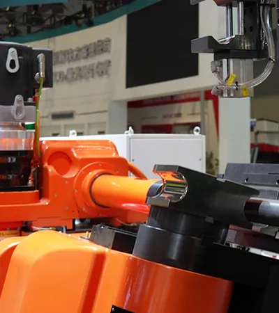 Dobladora de tubos CNC